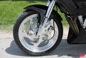 Motorcycle-Mojo_02_Black-Sunshine